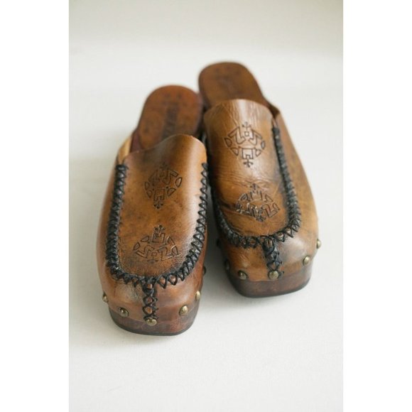 Vintage 70s Leather Hand Tooled Wood Sole Slip on Clogs 10B - Picture 2 of 10